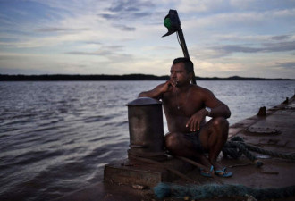 亚马逊河上的女人:用身体交换食物和必需品