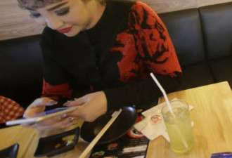 越来越多餐館“禁用手機”