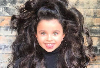 以色列5岁小女孩头发超多成网红 网友批其母亲