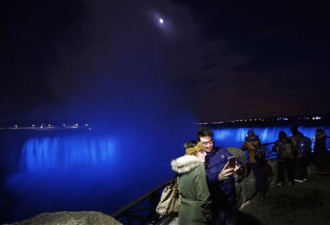 尼亚加拉大瀑布冬季灯光节改用LED和激光灯