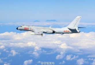 解放军空军发布疑似轰-6K与台湾玉山合影