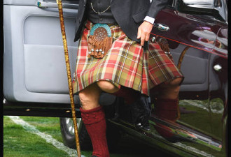 查尔斯王子穿苏格兰裙参加高地运动会