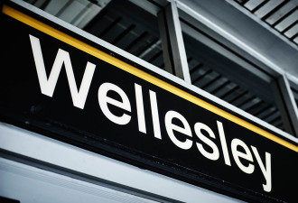 Wellesley地铁站起火 地铁运营暂停
