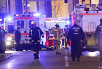 卡车冲进柏林圣诞市场致多人死伤 疑为恐袭