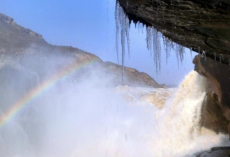 壶口瀑布现冬季美景 彩虹冰挂齐上阵