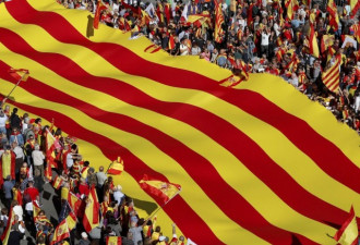 西班牙一地区闹独立 用&quot;黄龙旗&quot;拉拢当地华人