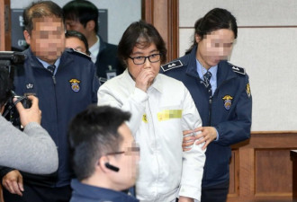 韩干政门主犯崔顺实出庭 坚称无罪