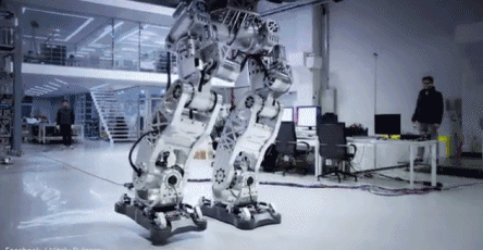 现实版《阿凡达》?韩国研发4米高人控机器人