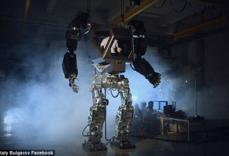 现实版《阿凡达》?韩国研发4米高人控机器人