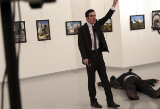 俄驻土耳其大使遇刺身亡 记者冒死拍下照片
