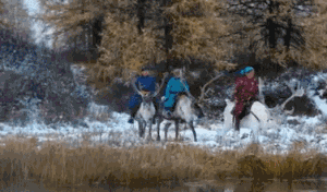 古老的驯鹿民族:骑着鹿翩翩走出的样子无比梦幻