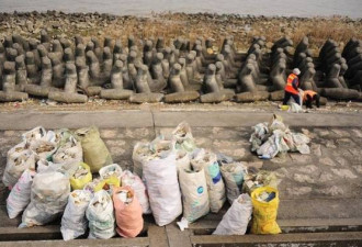 2000吨垃圾倾倒长江 污染数十公里