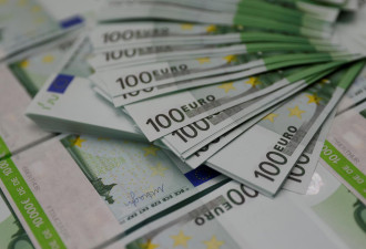 欧盟执委会主席容克：提升欧元 向美元发起挑战