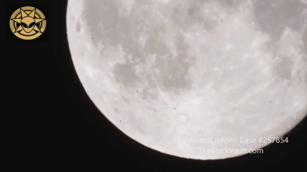 38个不明飞行物穿过月球，被天文学家拍摄