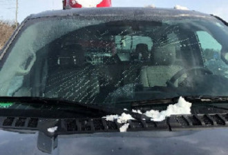 其他车上的冰在高速上砸到你的车 谁的责任？