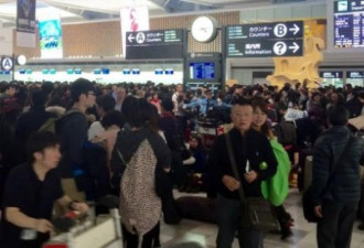 日本大雪：中国旅客在机场与警方打起来了