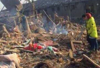 河北唐山爆竹厂爆炸2死6伤 居民楼被震塌