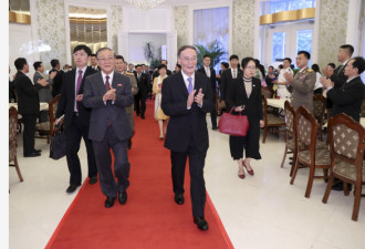 王岐山出席了朝鲜国庆70周年的招待会