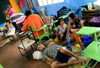 强台风圣诞节袭击菲律宾 逾10万人撤离家园
