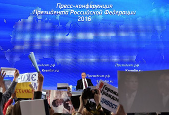 美国记者问会否提前总统选举 普京:哪个国家