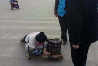职业乞丐被揭穿 一秒变帅哥 判若两人