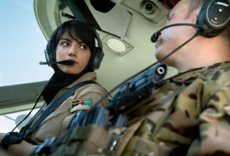 阿富汗首名女飞在美受训后不想回了 国人愤怒