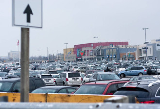多伦多最噩梦的停车场Yorkdale：假期被挤爆！