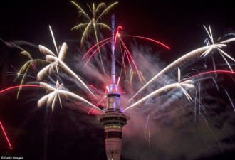世界各地开始迎接新年 新西兰烟花绚丽夺目