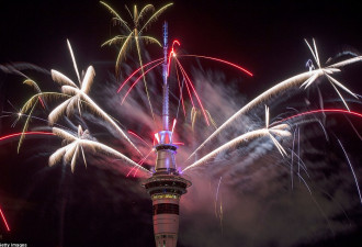 世界各地开始迎接新年 新西兰烟花绚丽夺目