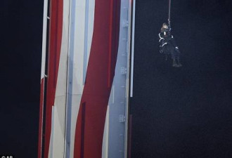 加州游乐场事故现场 游客被困45米高空沿绳而下