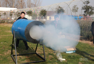 男子造“雾霾大炮” 可体验雾霾袭来的效果