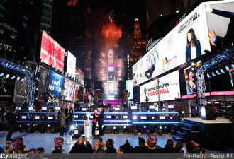 争睹水晶球跨年倒数 纽约时报广场被挤爆