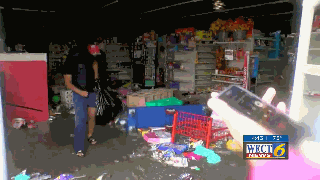 美国飓风袭击 居民趁机劫商店 店主算了