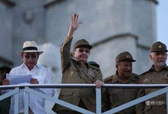 古巴举行盛大阅兵式 数万民众参加 随后游行