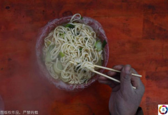 吃饱不想家 寒冬中的中国民工午餐这样解决