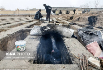 伊朗流浪汉住郊外墓穴 照片传出后震惊总统
