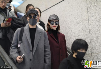 罗晋唐嫣手牵手 一路秀恩爱撒狗粮 路人围拍