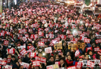 韩国民众第10次烛光集会送朴迎新 场面壮观