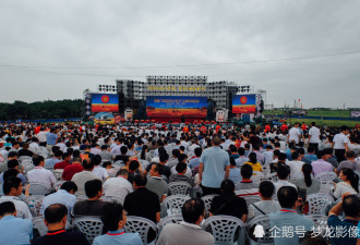"中国农民丰收节"来了！土味"迪士尼"花车巡游