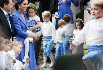 凯特王妃带儿女参加婚礼 小公主噘嘴闹脾气