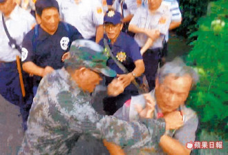 台湾寺庙插满五星旗 遭断电后殴打官员