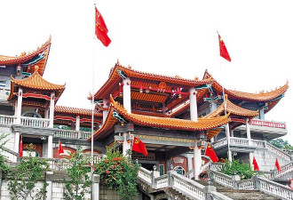 台湾寺庙插满五星旗 遭断电后殴打官员