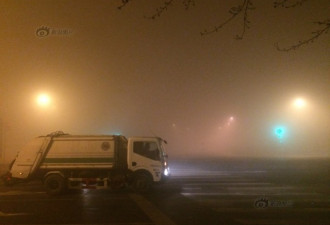 北京再遭强雾霾袭击 爆表 能见度不到50米