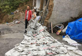 村姑用 40 个水泥袋做超长婚纱，爆红网络！