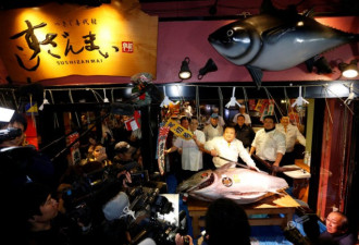 日本水产市场开市 金枪鱼7400万日元成交