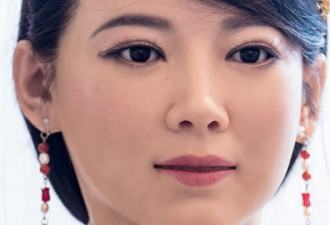 中国首款体验交互机器人亮相 自称单身贵族