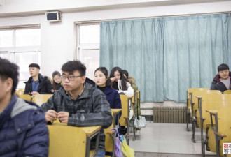女大学生兼职做网络直播 半年收入近10万元