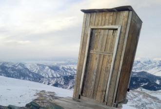 世界上“最极端的厕所”：地势险峻 厕纸靠空运