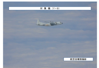 解放军8机机群飞过对马海峡  日军机大规模起飞