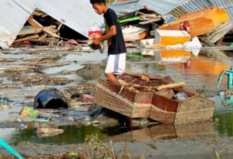 印尼强震6公尺高海啸卷起车子房子 死亡破千